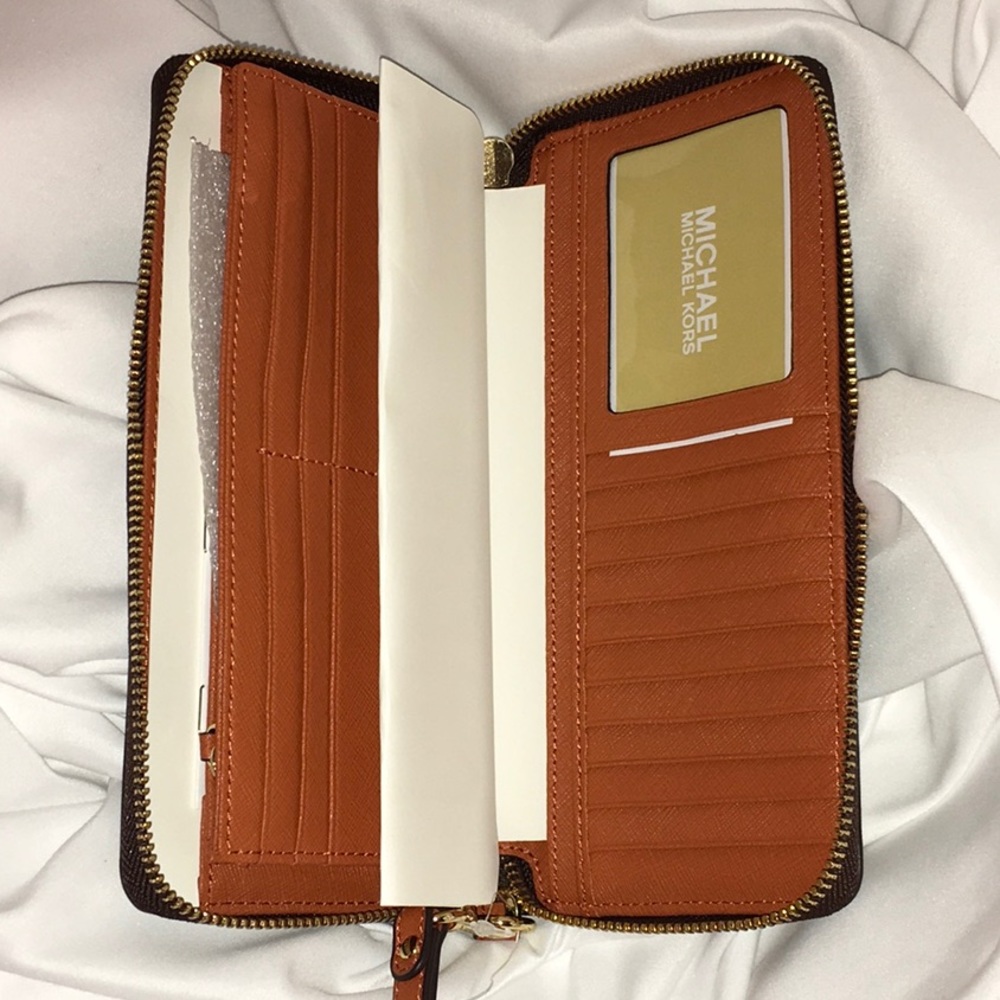 Wristlet/Wallet. ✈️ - Picture 8 of 8